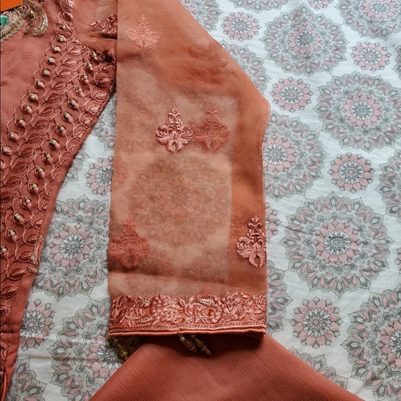 Gorgeous two piece Salwar kameez - Picture 7 of 11